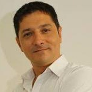 Juan José Larrea